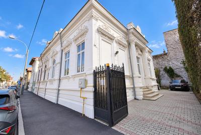 Casă individuală cu 6 camere în P-ța Victoriei