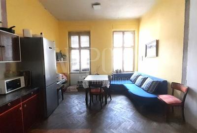 Apartament cu 2 camere semidecomandat, mobilat în Central