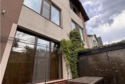 Casă cu 8 camere în Exterior Nord