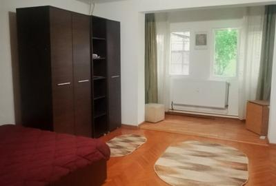 Garsonieră decomandată în Brâncoveanu