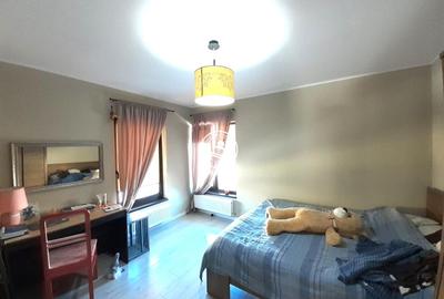 Casă cu 5 camere în Valea Lupului