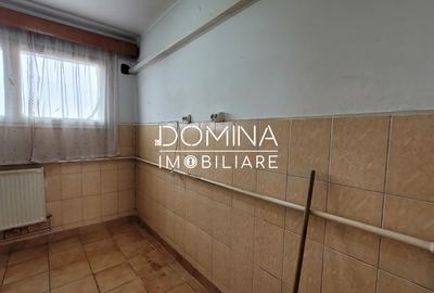 Vânzare apartament 3 camere, situat în Târgu Jiu, strada G-ral Christian Tell - 6