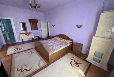 Vilă istorică de vânzare  Castel Aura Buzescu Bușteni  str. Victoriei nr. 11 - 31