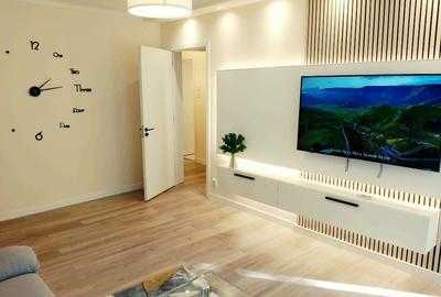 Apartament cu 3 camere semidecomandat în Colentina