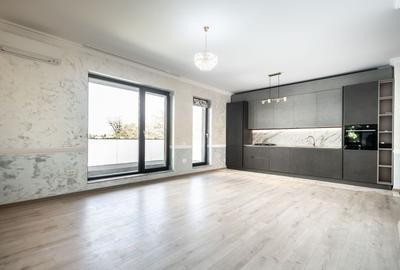 Apartament cu 3 camere semidecomandat în Tineretului