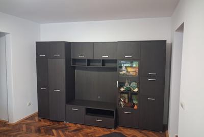 Apartament cu 2 camere semidecomandat în Podu Roș