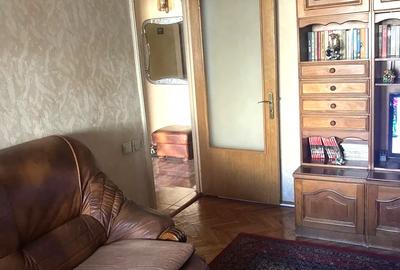 Apartament cu 3 camere decomandat, mobilat în Dacia