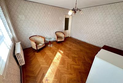 Apartament cu 3 camere semidecomandat în Crângași