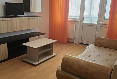 Apartament cu 3 camere decomandat în Viziru 3