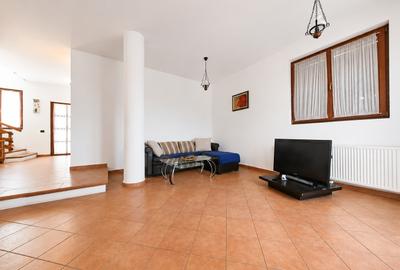 Casa spatioasa de inchiriat cu 5 camere in Zimandu Nou - 15