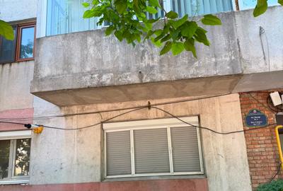 De VÂNZARE: Apartament e cu 3 camere, Decomandat – Etaj 1/3 - 13