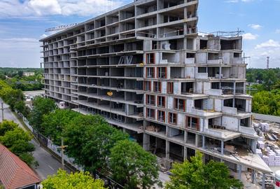 Apartament cu 4 camere decomandat în Băneasa