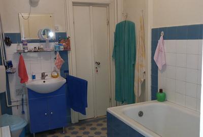 Vanzare camera + dependinte dintr-un apartament Armeneasca - 3