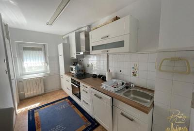 Apartament cu 3 camere decomandat, mobilat în Decebal