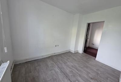 Casă individuală cu 4 camere în Baba Novac