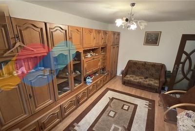 Apartament cu 3 camere decomandat, mobilat în Plopilor