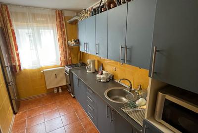 Apartament 3 camere de vânzare Tineretului, boiler, et 9/10 - 3