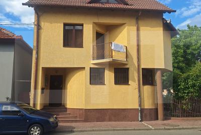 Casă individuală cu 7 camere în Lugoj