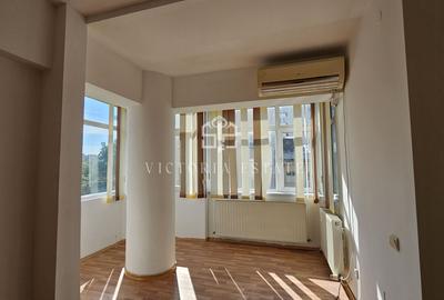 Apartament cu 3 camere decomandat în Republicii