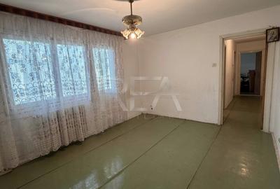 Apartament cu 3 camere semidecomandat în Apusului