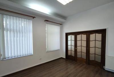 Centru - Bd. Mamaia, spatiu ideal birouri, intrare din strada, parter - 9