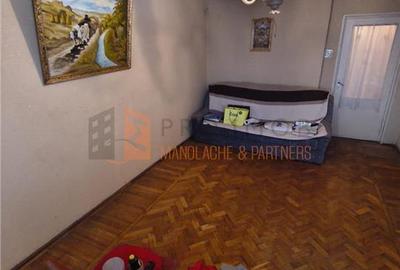Apartament cu 3 camere decomandat în Micro 3