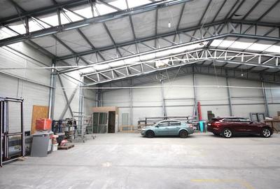 Proprietate pozitie exceptionala, teren 10,000 mp, deschidere DN1 36 ml, hala, b - 12
