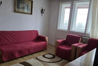Apartament cu 3 camere semidecomandat în Drumul Taberei