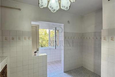 Apartament cu 2 camere decomandat în Soarelui