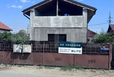 Casă individuală cu 5 camere în Vest