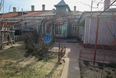 ZONA CENTRALA-CASA 3 CAMERE,SUPRAFATA UTILA  125MP, TEREN 235 MP. - 1