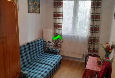 Apartament de vanzare 3 camere zona Vasile Aaron - 2