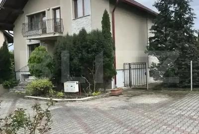 Casă individuală cu 5 camere în Central