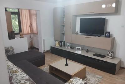 Apartament cu 2 camere semidecomandat, mobilat în Baza 3