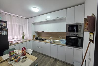 Oportunitate! Casa la sol cu pod amenajat, 4 camere, mobilata utilata, Valu Tr! - 7
