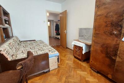 Apartament 4 camere – Bd. Chișinău, lângă Școala Gimnazială nr 4 - 12