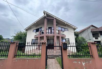 Casă individuală cu 5 camere în Bariera Vâlcii