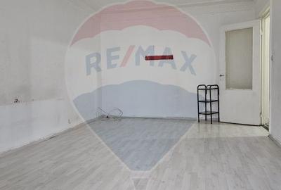 Apartament cu 2 camere decomandat în Milcov