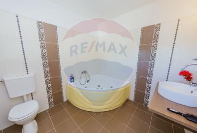 Casă elegantă în zonă exclusivistă, cu priveliște de vis - 18