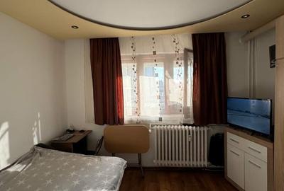 Se închiriază garsoniera , Bulevardul Poitiers 2 , are 20 mp, etajul 2/4 - 2