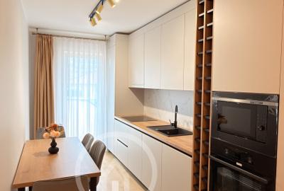 Apartament cu 3 camere semidecomandat, mobilat în Florești