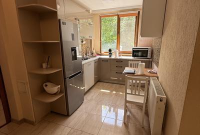 Apartament cu 3 camere semidecomandat, mobilat în Țiglina 1