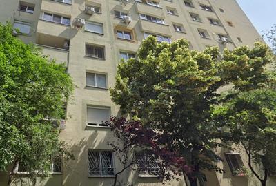 Apartament cu 4 camere semidecomandat în Bucur Obor