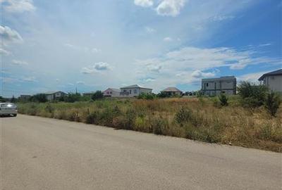 Teren agricol intravilan de 500 mp, în Lazu