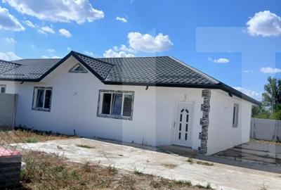 Casă individuală cu 5 camere în Balș