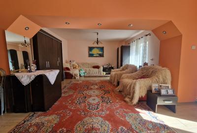 Cogealac(Strada Mare)- Casa 4 camere, teren 1519mp, toate utilitatiile - 58.000e - 8