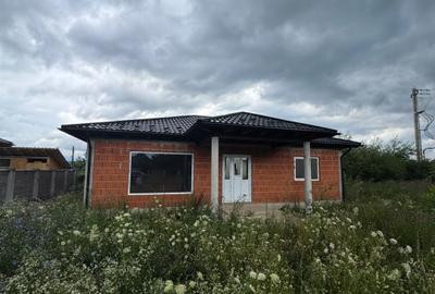 Casă individuală cu 3 camere în Săcălășeni