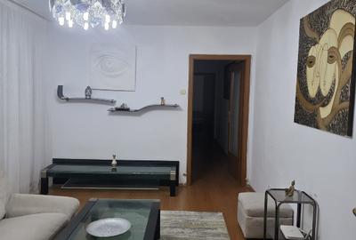 Apartament cu 4 camere semidecomandat, mobilat în Gorjului
