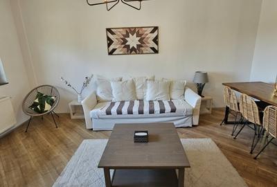 Apartament cu 2 camere decomandat, mobilat în Central