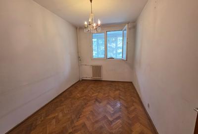 Apartament cu 4 camere semidecomandat în Titan